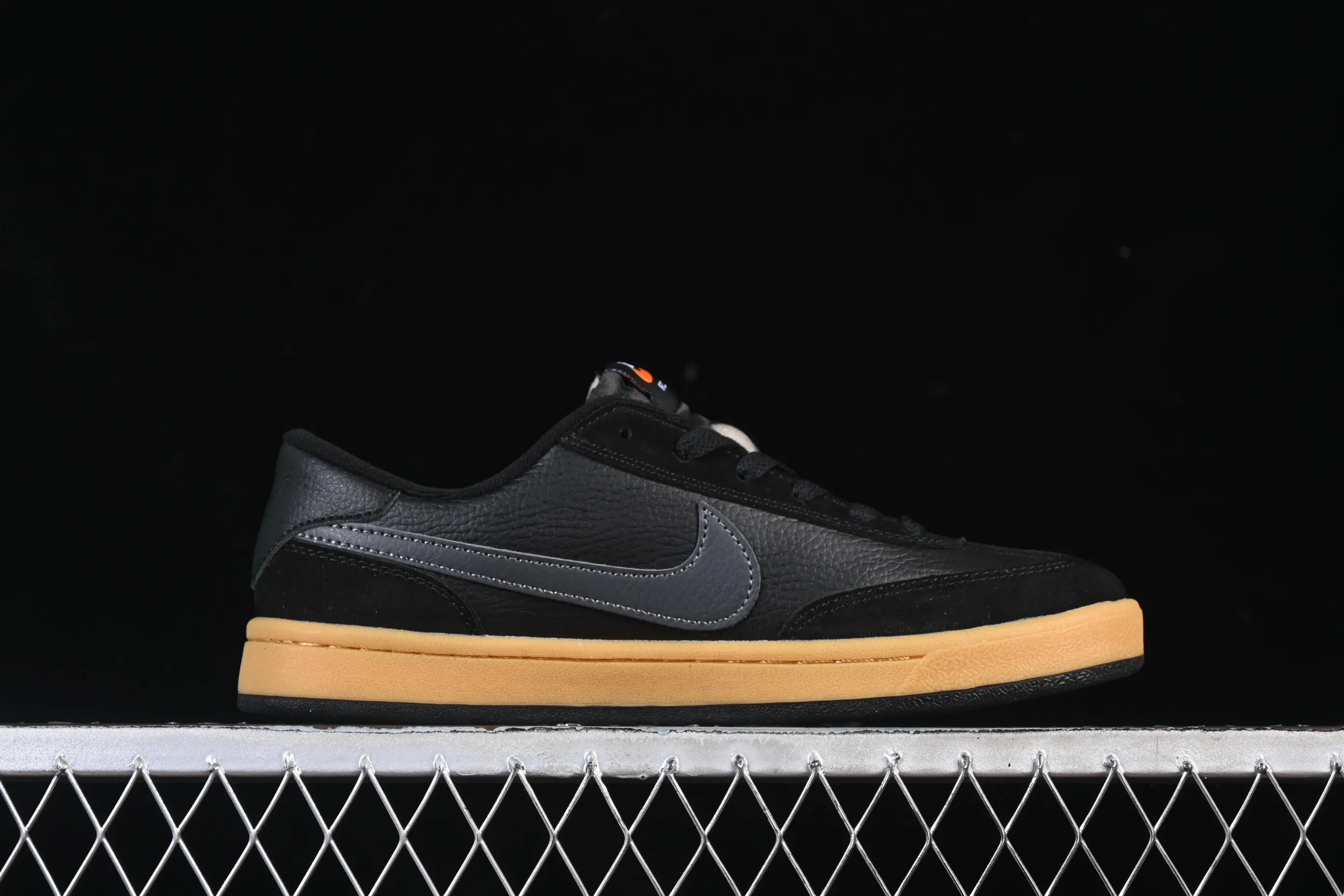 All categories Nk SB Dunk series Nike SB Fc Classic campus sneakers Nike SB Fc Classic Nike autumn and winter campus casual sneakers 909096-008
